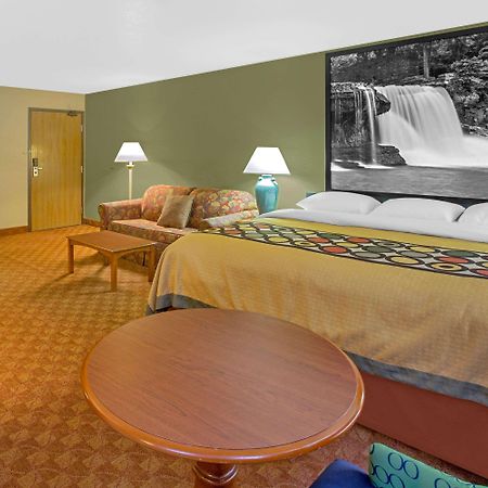 Super 8 By Wyndham Howe Exterior foto
