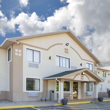 Super 8 By Wyndham Howe Exterior foto